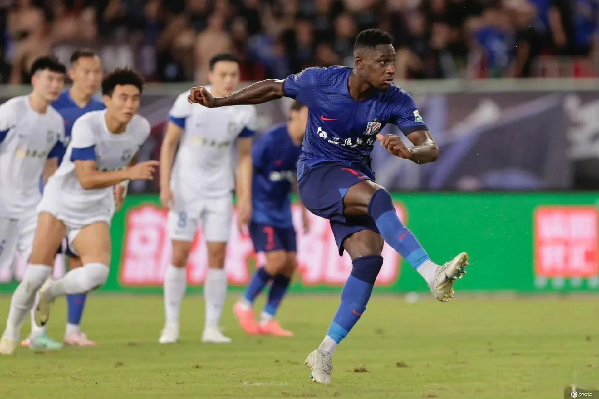 关于申花迎战恒大，预料将上演激烈角逐的信息