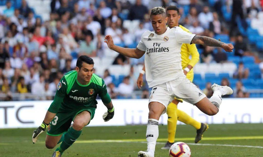 西甲球员技术精湛，精准传中打入一球的简单介绍