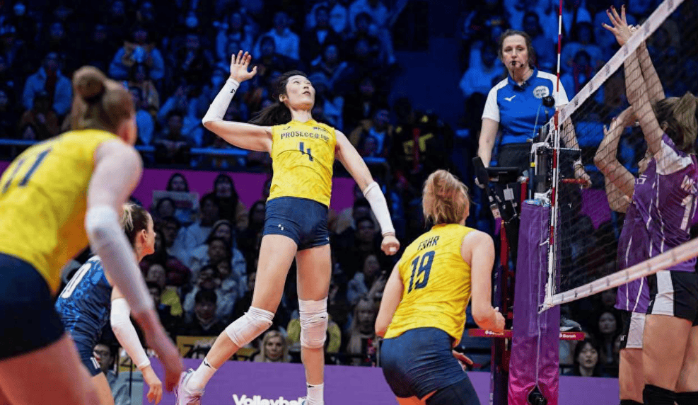 爱游戏体育官网-强者争霸！女子足球比赛竞争激烈