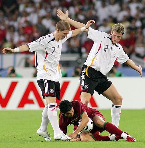 德国队全队备战，坚韧不拔面对挑战的简单介绍