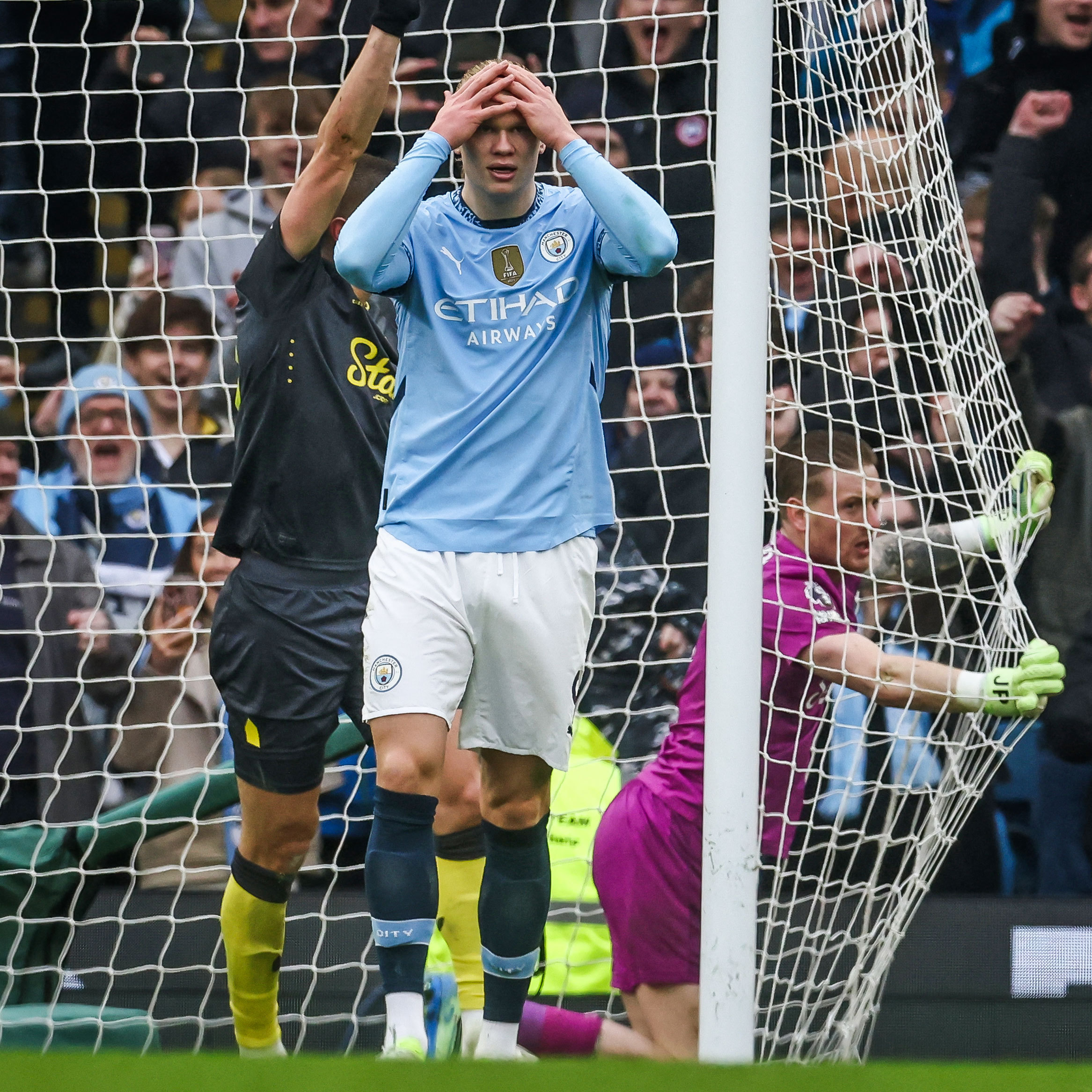 贝内文托门将连续扑出点球,成为球队一大亮点 贝内文托门将连续扑出点球,成为球队一大亮点