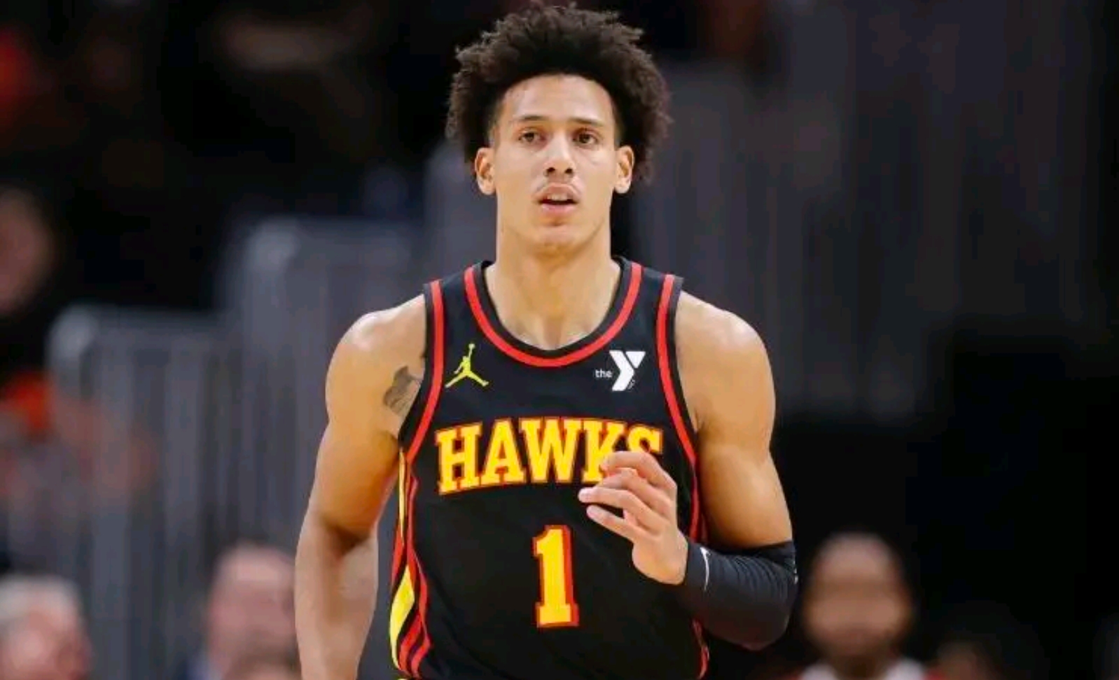 爱游戏在线登录-老鹰客场力克马刺，特雷杨砍下+助攻