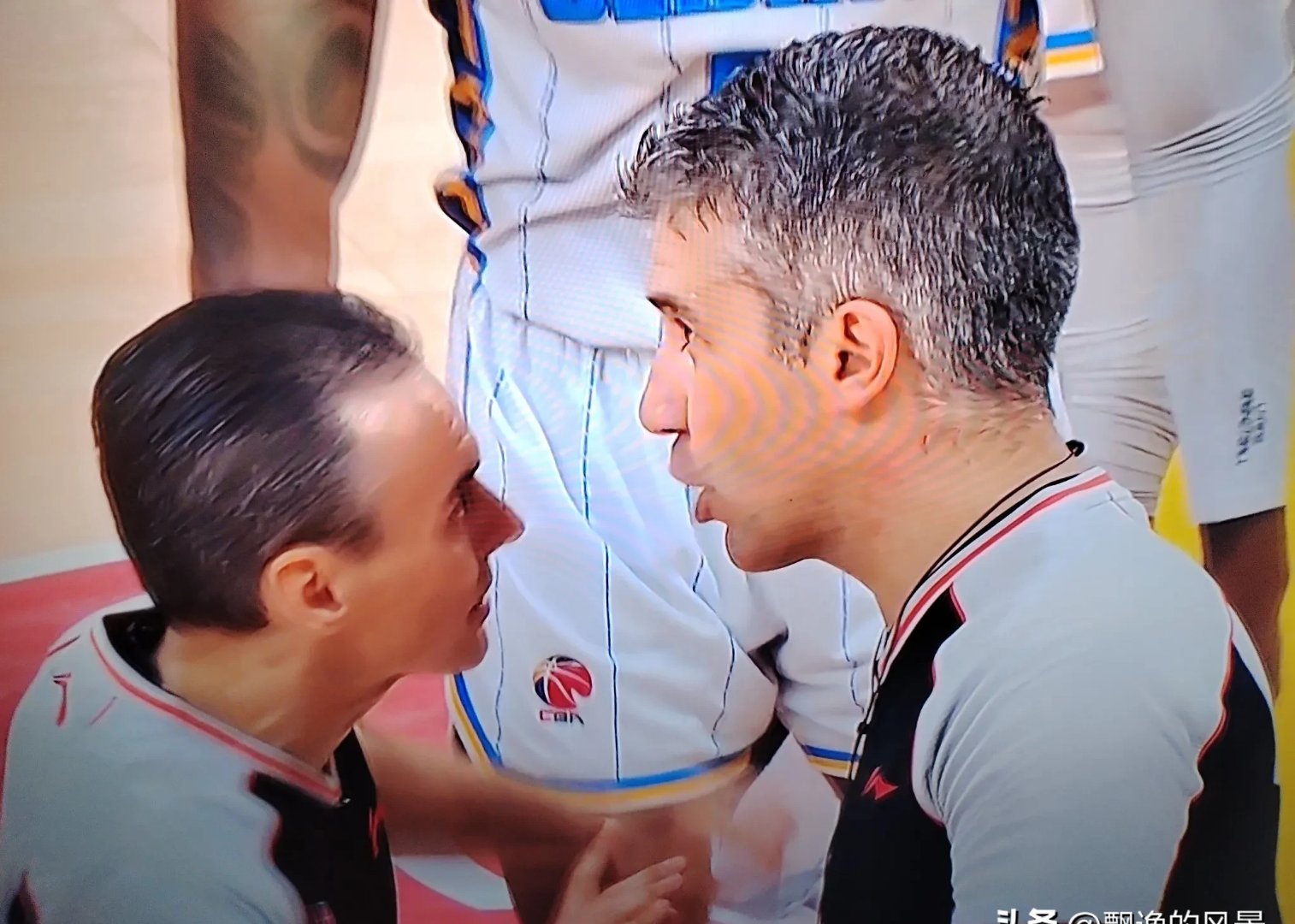 马赛球员赛后不满裁判，质疑判罚