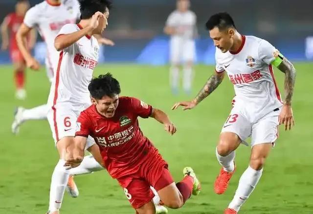 爱游戏-比赛中情绪飙升，队员们士气高昂