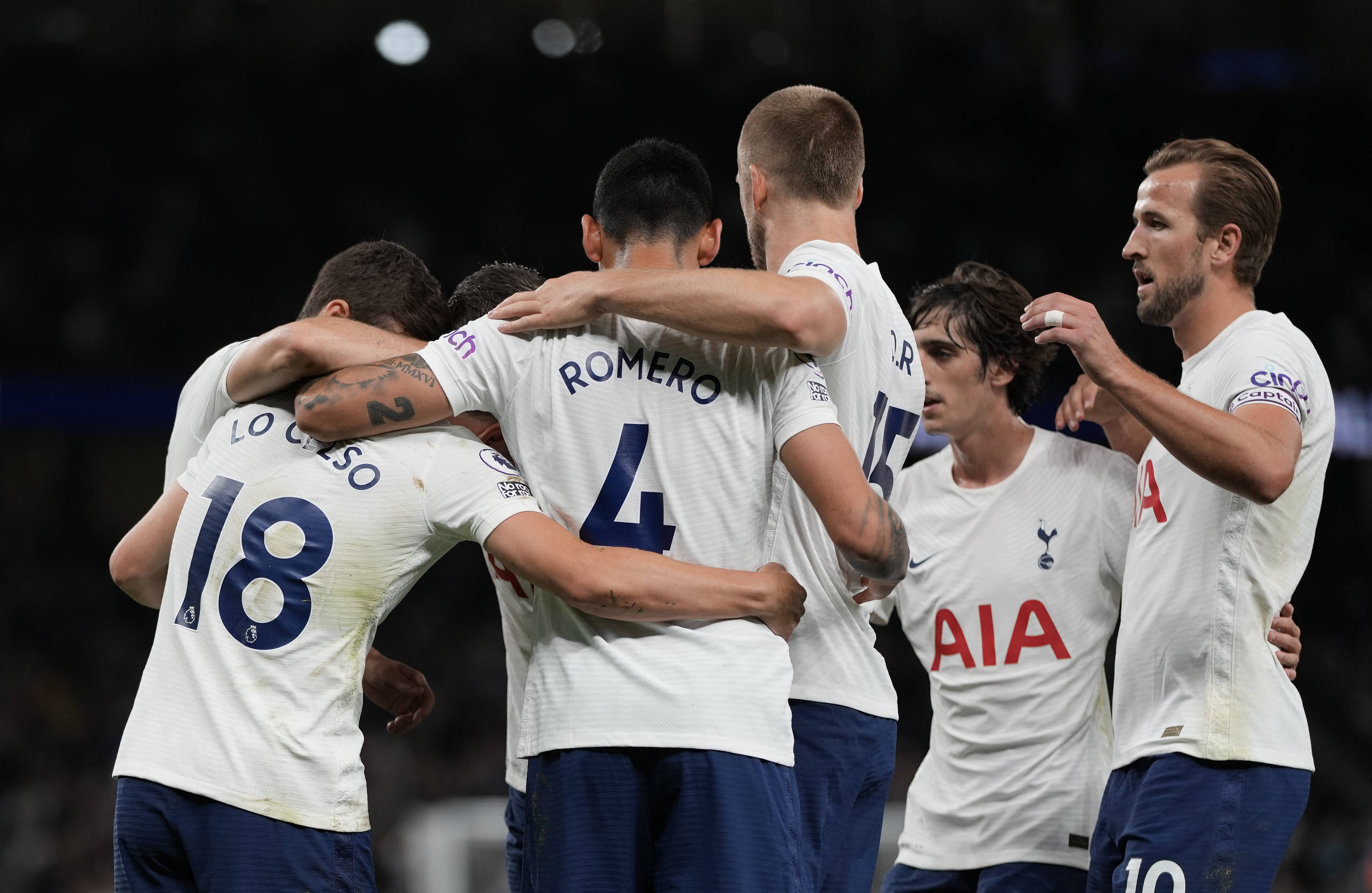 关于足球职业比赛即将开始，球队备战热火朝天的信息