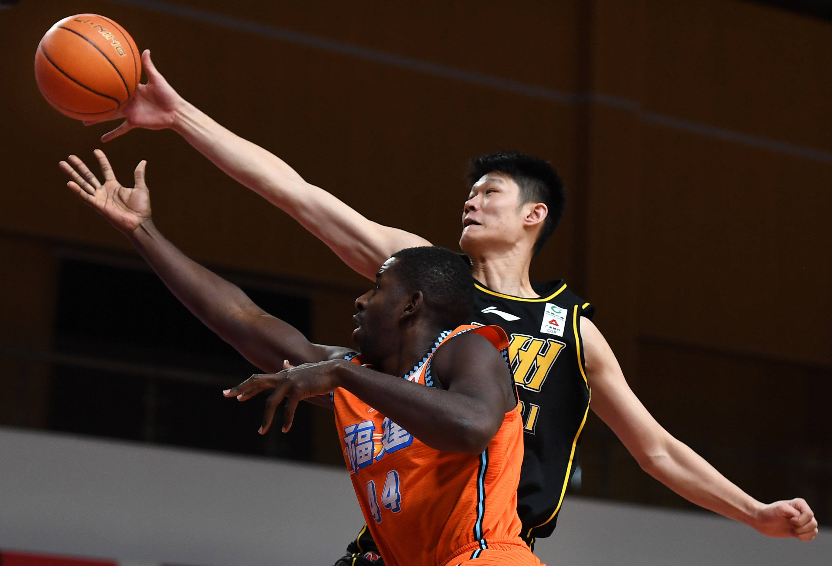 卡利亚里连败难止,球队针对后防线加强训练的简单介绍 卡利亚里连败难止,球队针对后防线加强训练的简单介绍