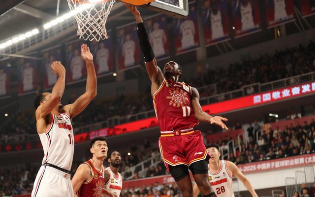 爱游戏官方登录入口-内线悍将制霸篮下，防守端大放异彩的简单介绍