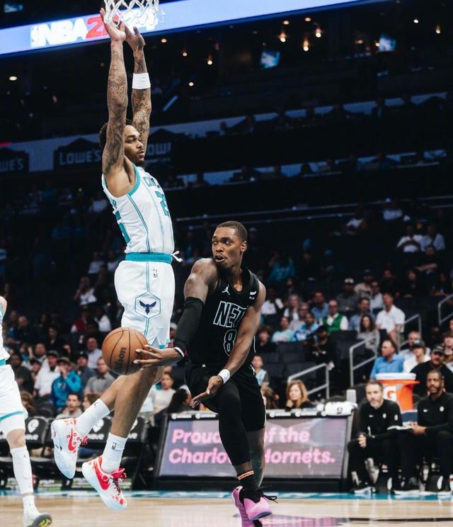 爱游戏在线登录-关于人逆袭黄蜂，西蒙斯快速突破取得决胜一击的信息