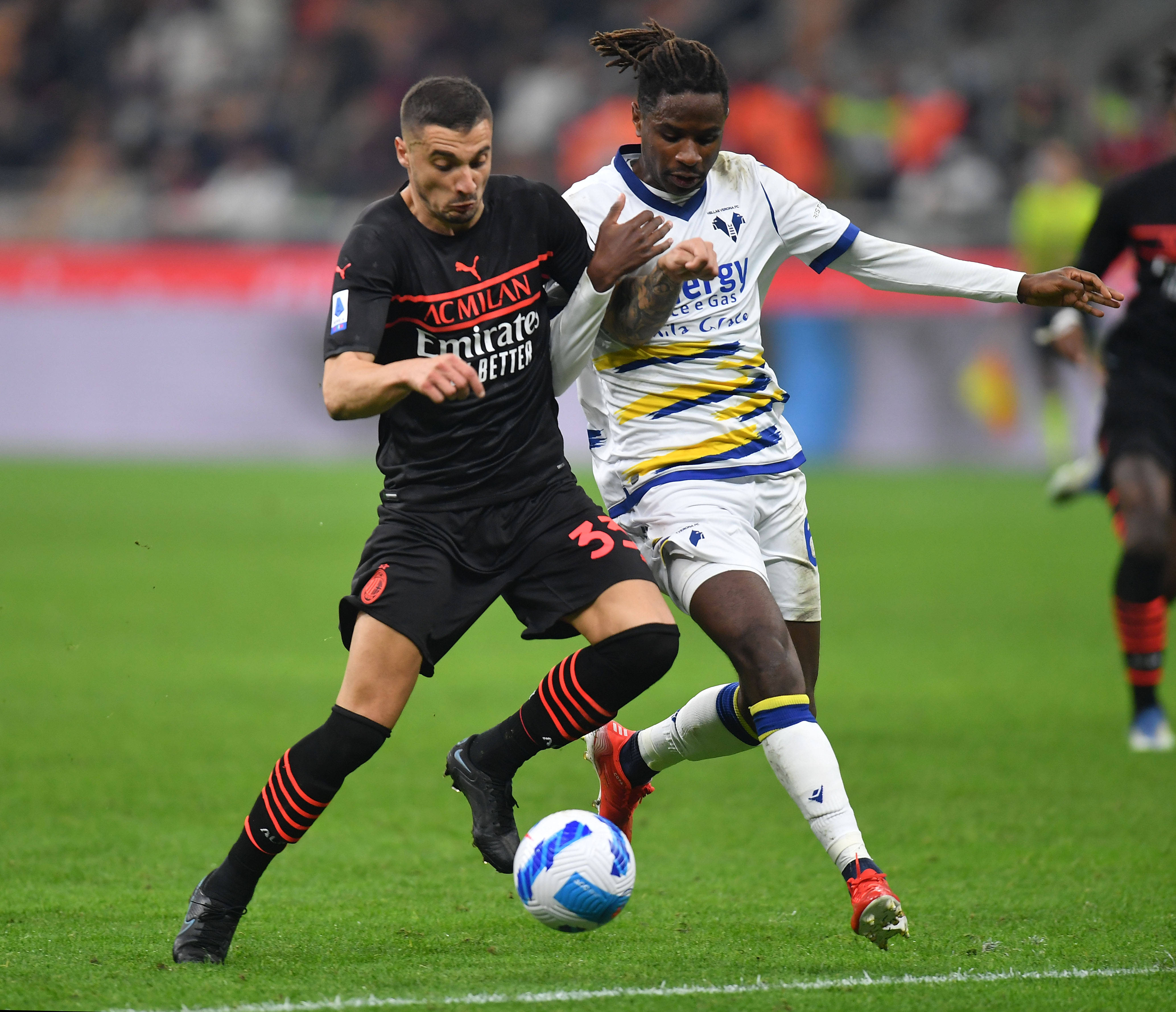 爱游戏体育官网-意甲豪门：AC米兰取得宝贵三分