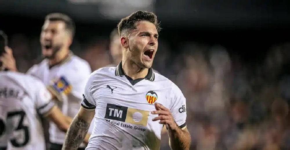 爱游戏在线登录-瓦伦西亚客场大败，球队寻找突破口！