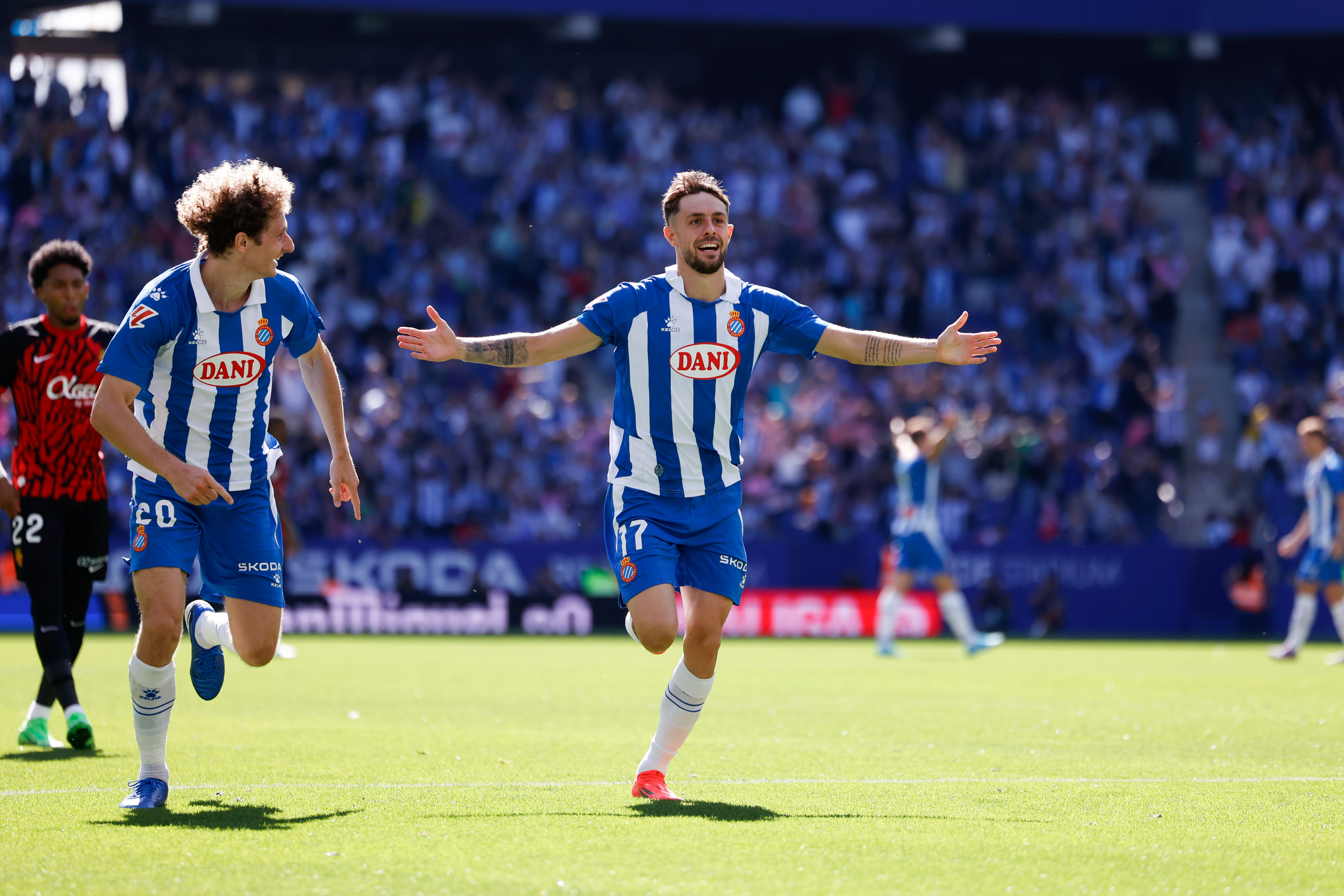 西班牙队实力雄厚,轻松击败对手 西班牙队实力雄厚,轻松击败对手