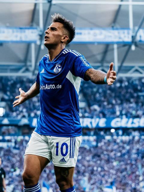 沙尔克主帅授课球员训练备赛的简单介绍