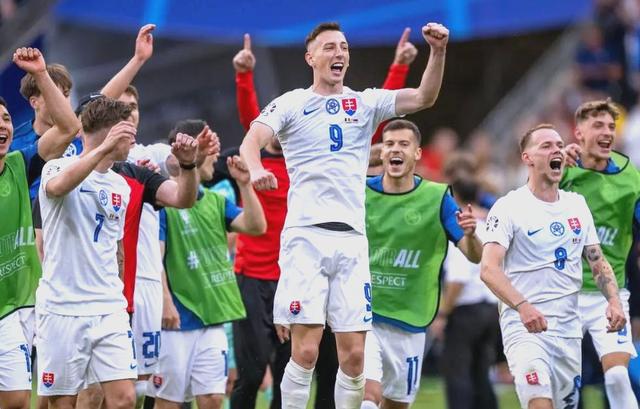 斯洛伐克赢下西班牙，意外晋级淘汰赛的简单介绍