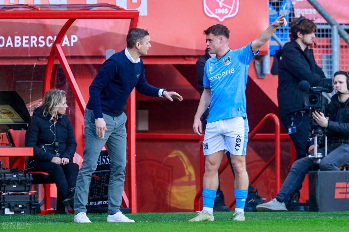 爱游戏在线-包含阿尔克马尔2-3负于对手，遭遇失利的词条