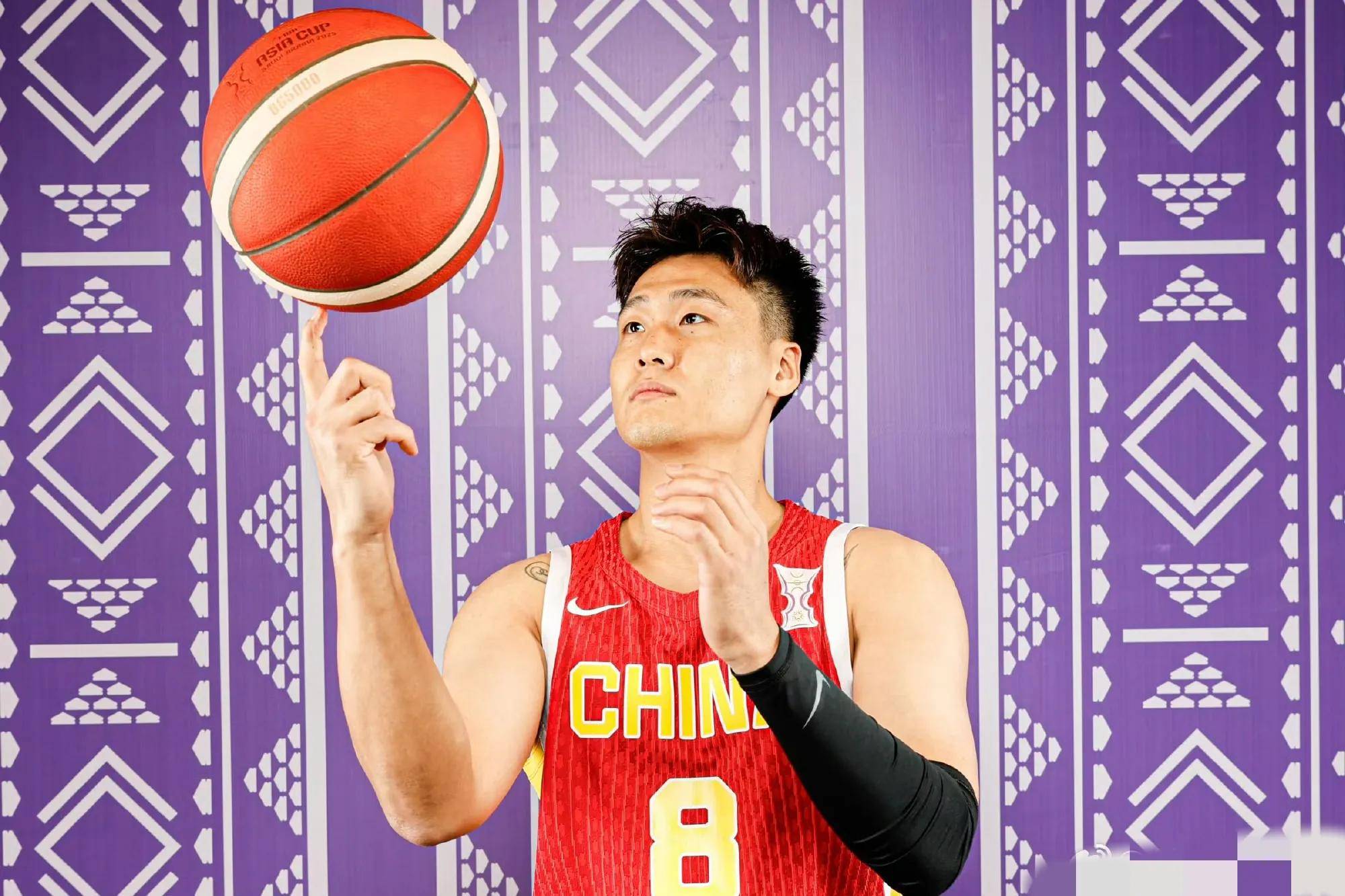 爱游戏登录-关于CBA赛场上的精彩瞬间，球员们奋力拼搏的信息