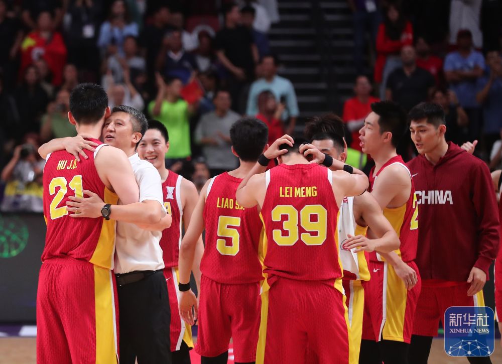 包含亚洲杯篮球锦标赛举办，球队备战冲刺光荣奖杯的词条